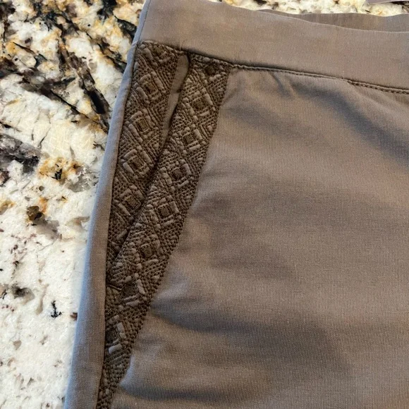 Cotton Blend Women’s Casual Shorts, J Jill, Embroidered Lace Detailed Pockets - Picture 3 of 10